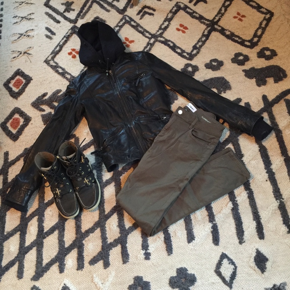 Sperry sneaker boots like new